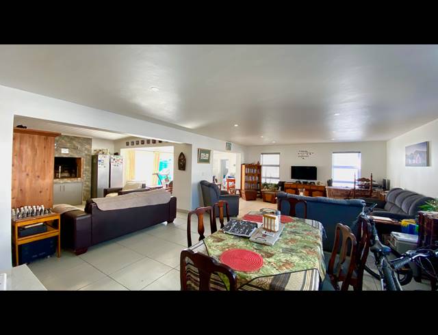 4 BEDROOM HOUSE FOR SALE IN DWARSKERSBOS
